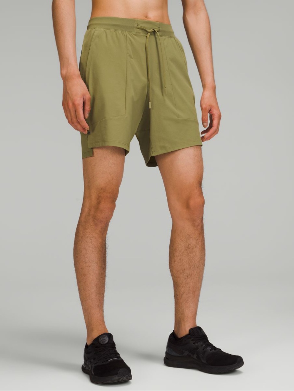 Lululemon License to Train No Liner Shorts 7” Green Color Mens size Small
